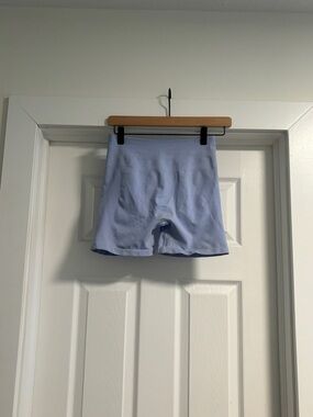 AMPLIFY ULTRA-HIGH RISE SHORT
Women's Seamless Scrunch Short